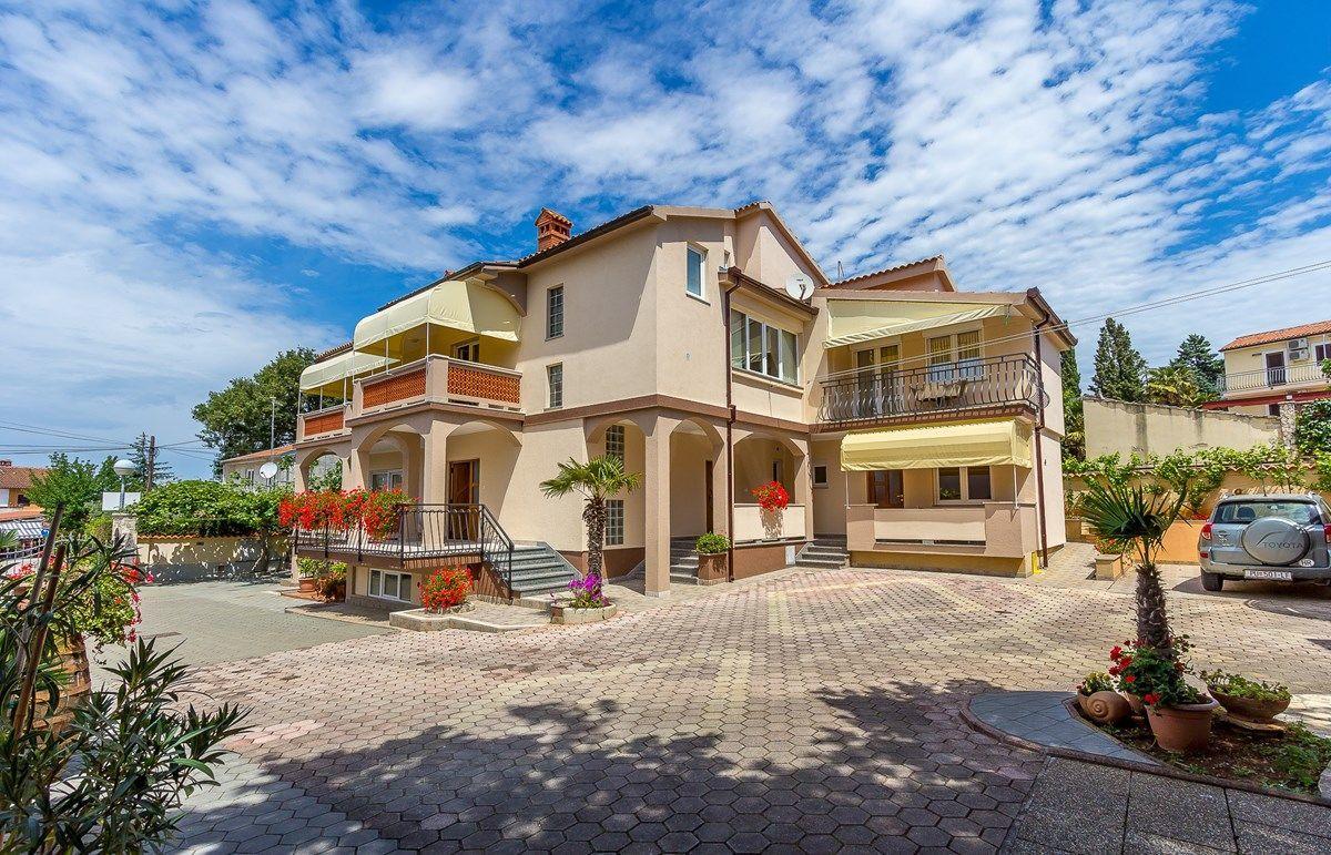 Apartments Nevija Медулин Екстериор снимка