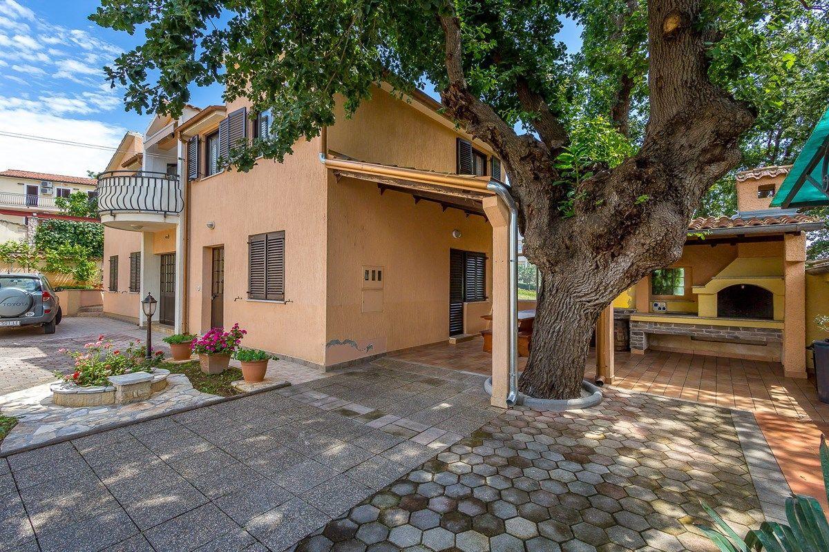 Apartments Nevija Медулин Екстериор снимка